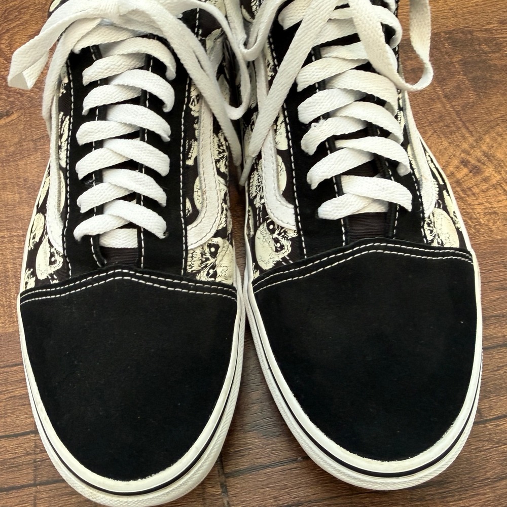 Vans Old Skool Sneakers Men 11.5 Black White Skull Print Suede Skate Shoes - Picture 4 of 8